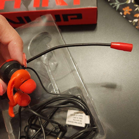 LVL Up Gaming Headset/Earbuds with Detachable Microphone - Picture 5 of 6